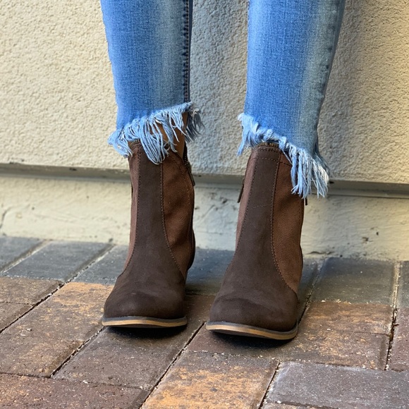 Brown Distressed Dual Zipper Western Ankle Booties - Picture 3 of 8